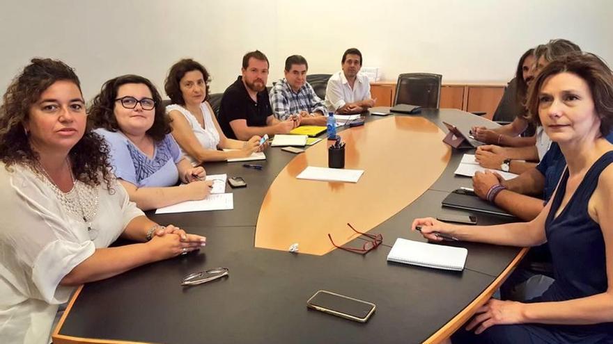 Representantes de PSIB, Més y Podemos ayer en la comisión de seguimiento.