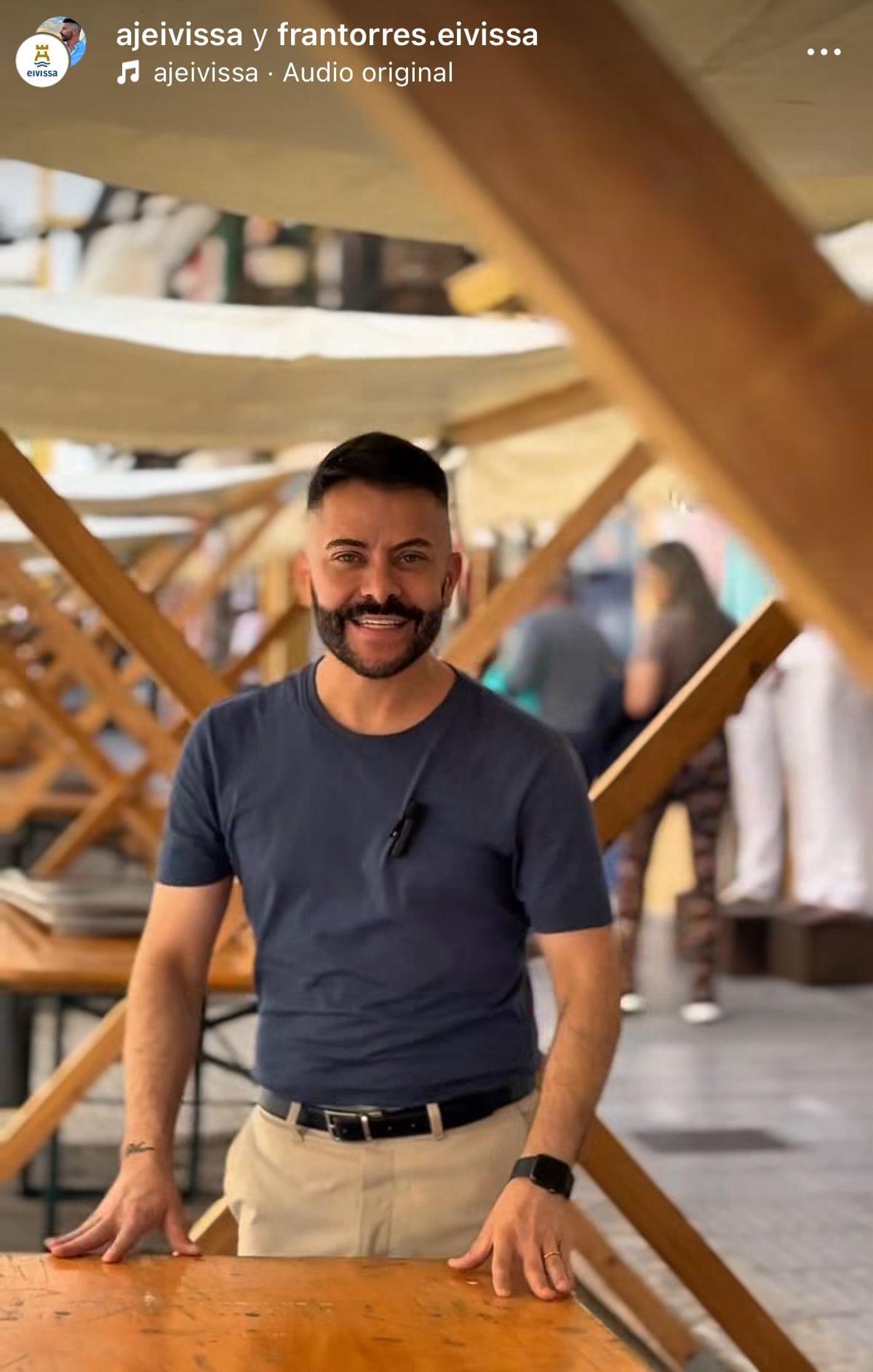 El concejal de Fiestas del Ayuntamiento de Ibiza, Fran Torres explicando las novedades de la feria Medieval 2026 en un reel