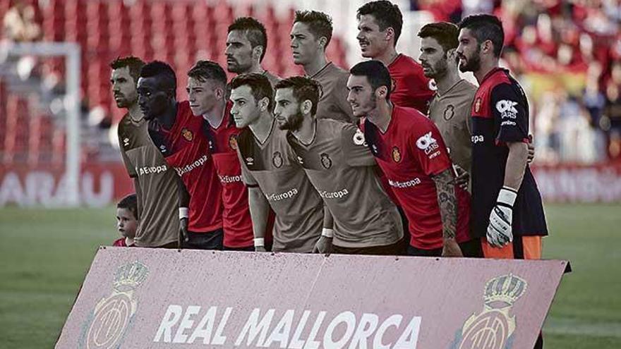 Equipo titular que debuó en la Liga ante el Reus, el 20 de agosto del pasado año.