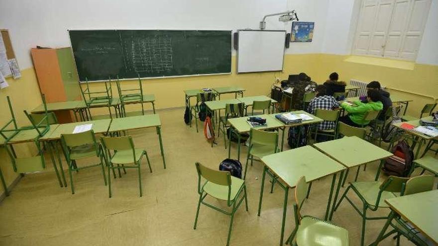 Un aula del instituto Valle Inclán con pocos alumnos. // G.Santos