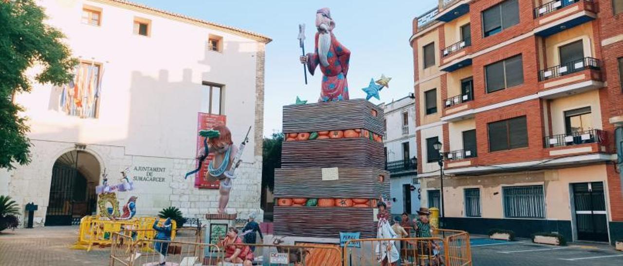 El monumento que preside la fiesta, ayer. | FERMÍN GARCÍA