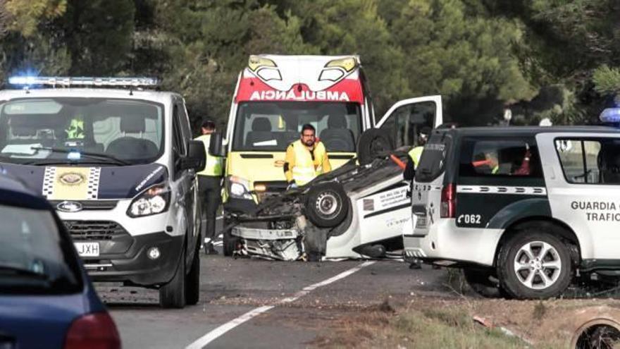 Dos heridos en un vuelco entre Alcoy y Banyeres