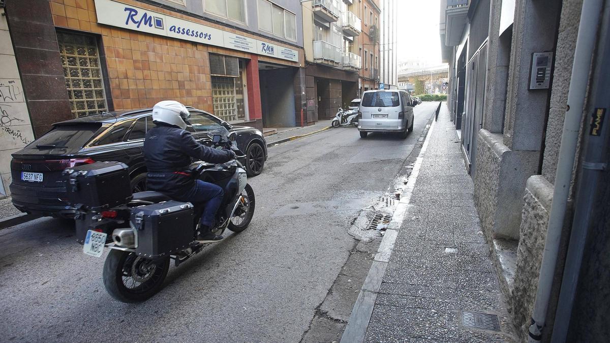 El tram de carrer Figuerola entre els carrers Bonastruc i Ramon Folch.