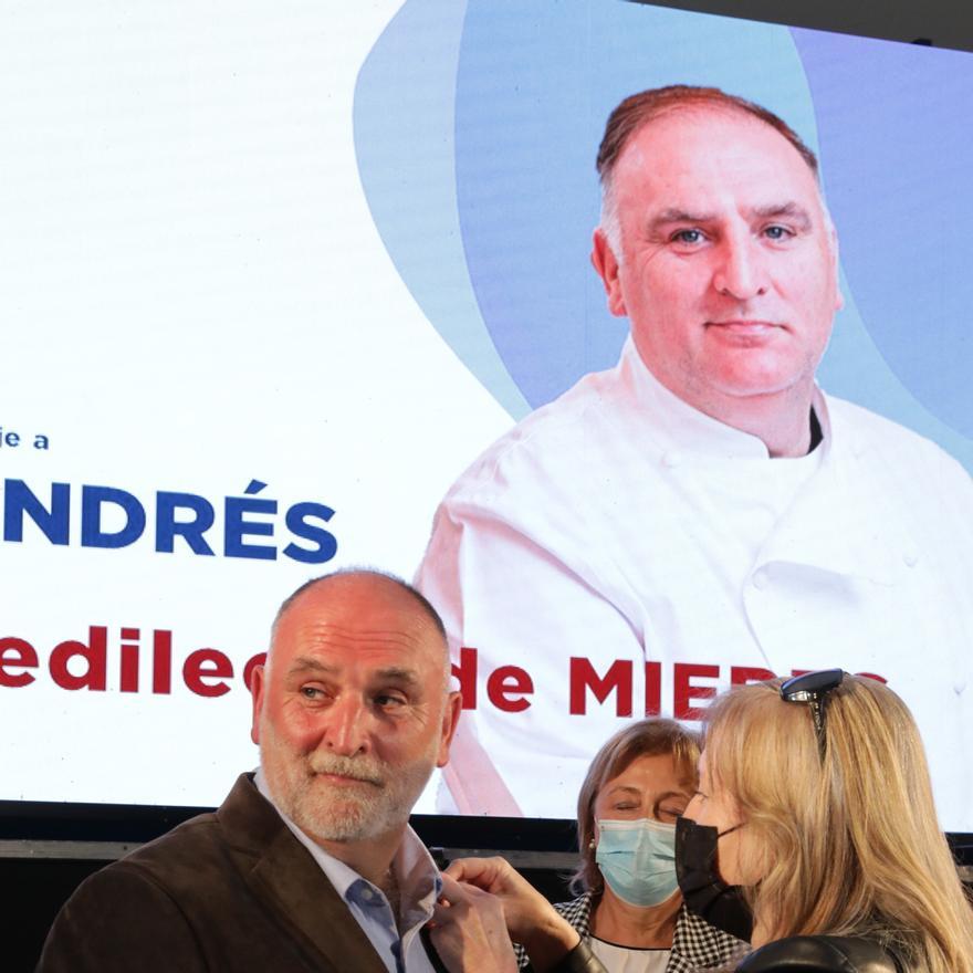 José Andrés, aclamado en Mieres, en su ruta didáctica por Asturias de la mano de los Premios Princesa