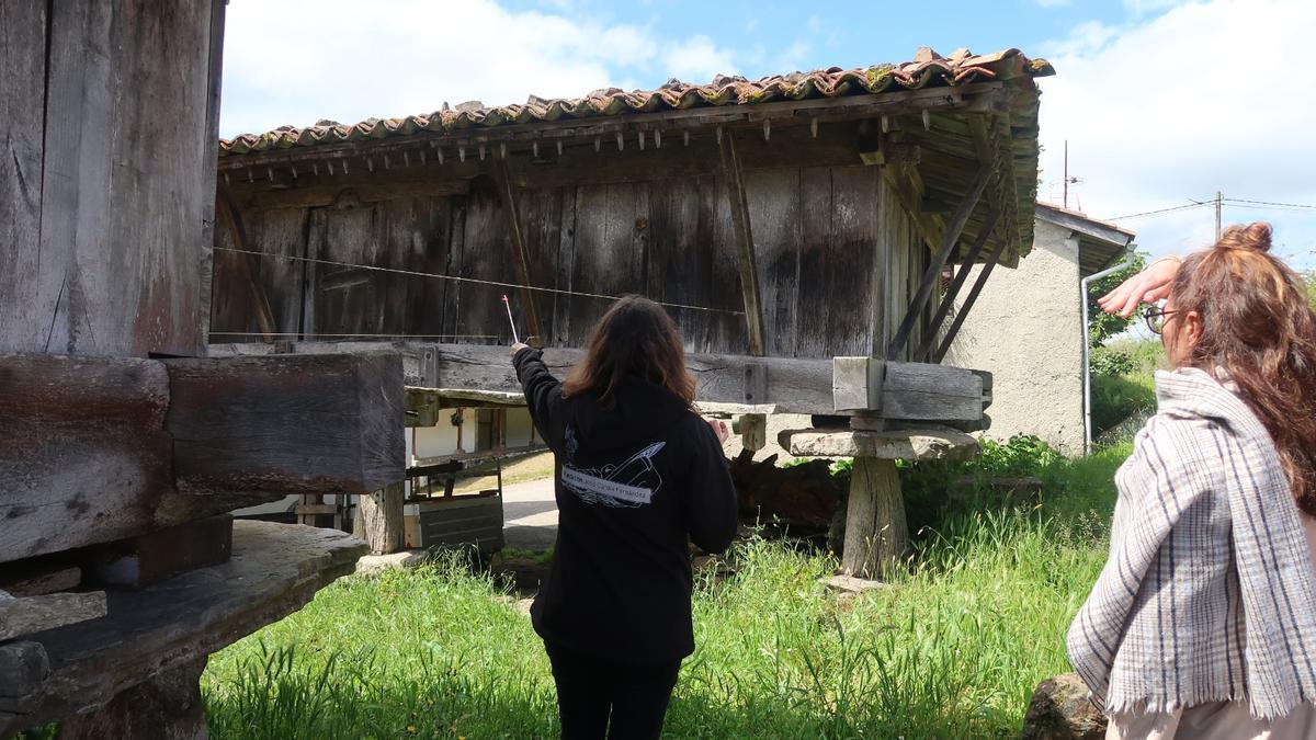 Rebeca Meana explica las características de una panera durante una edición anterior.