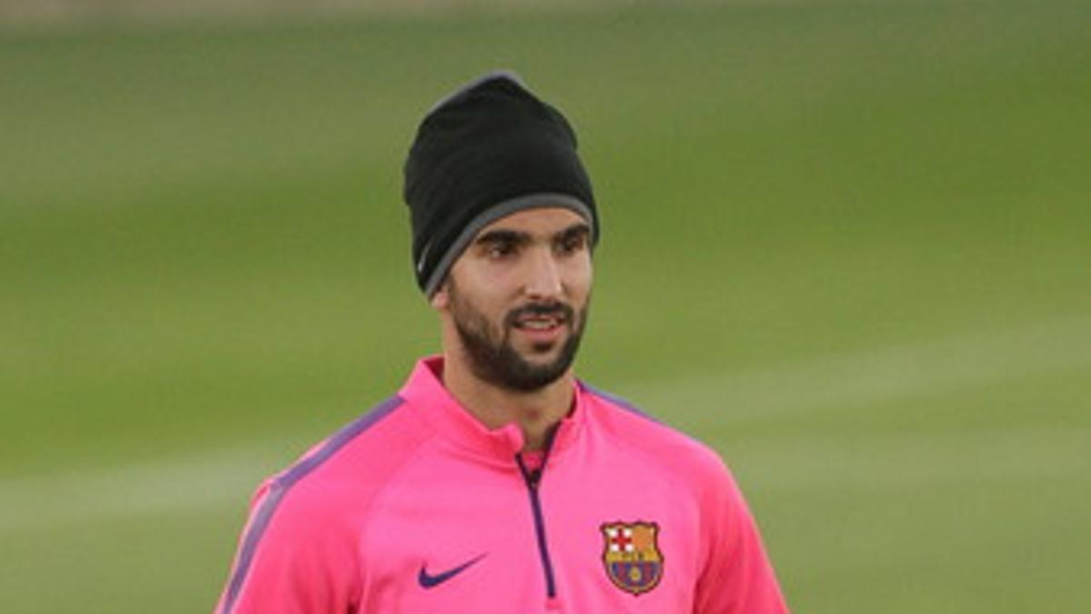 El lateral derecho del FC Barcelona, Martín Montoya, durante un entrenamiento.