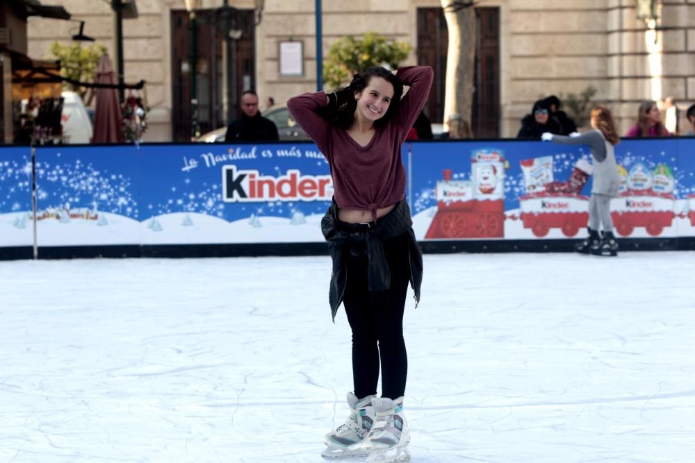 Pista de hielo y tiovivo en la Plaza del Ayuntamiento