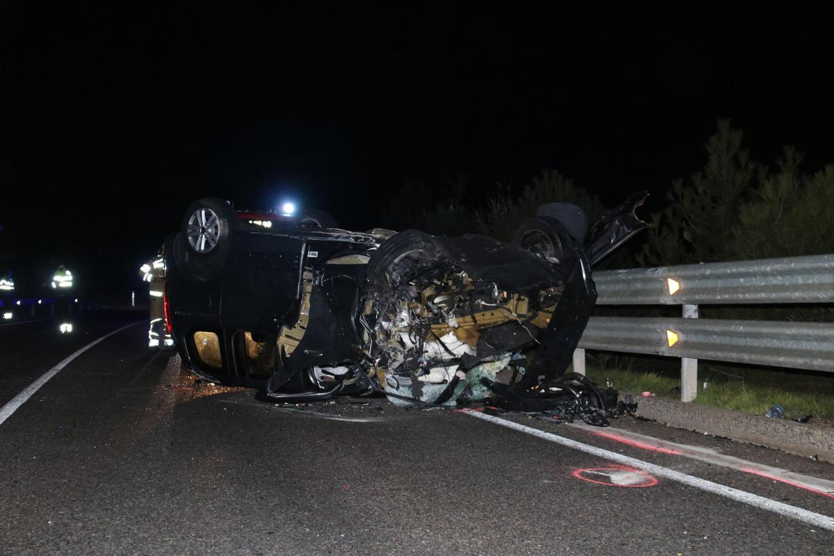 Cotxe implicat en un accident a la C-14 a Artesa de Segre, aquest mes de febrer