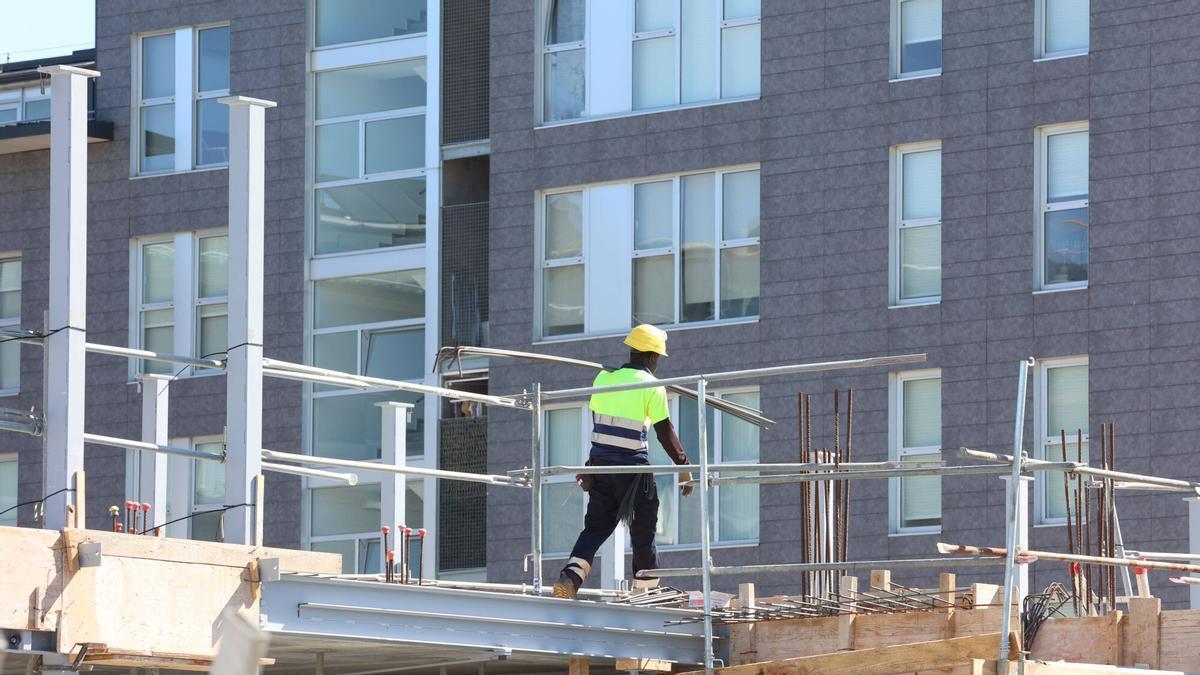 Imágenes de construcción de viviendas en A Coruña.