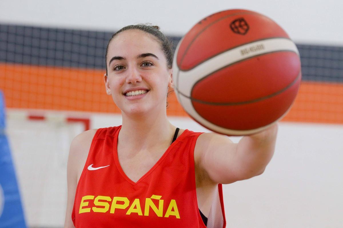 La ovetense Iyana Martín con la camiseta de la selección española