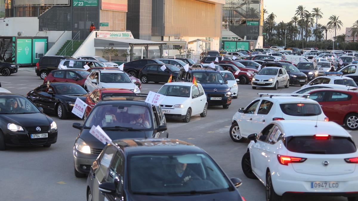 La hostelería colapsa Elche en su protesta contra el cierre total