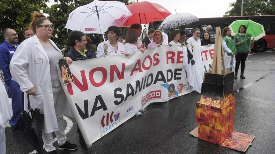 Protesta contra los recortes en el Hospital coruñés