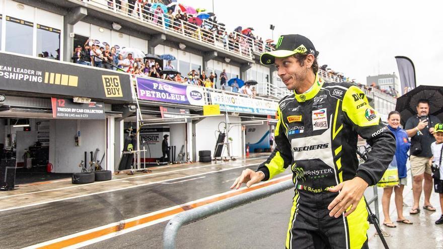 Valentino Rossi abandona a las tres vueltas en su segunda carrera de coches en Cheste