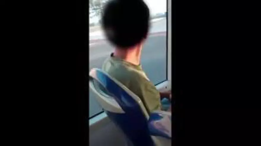 Una jove grava un individu que es masturbaba davant d'ella en un bus a Palma