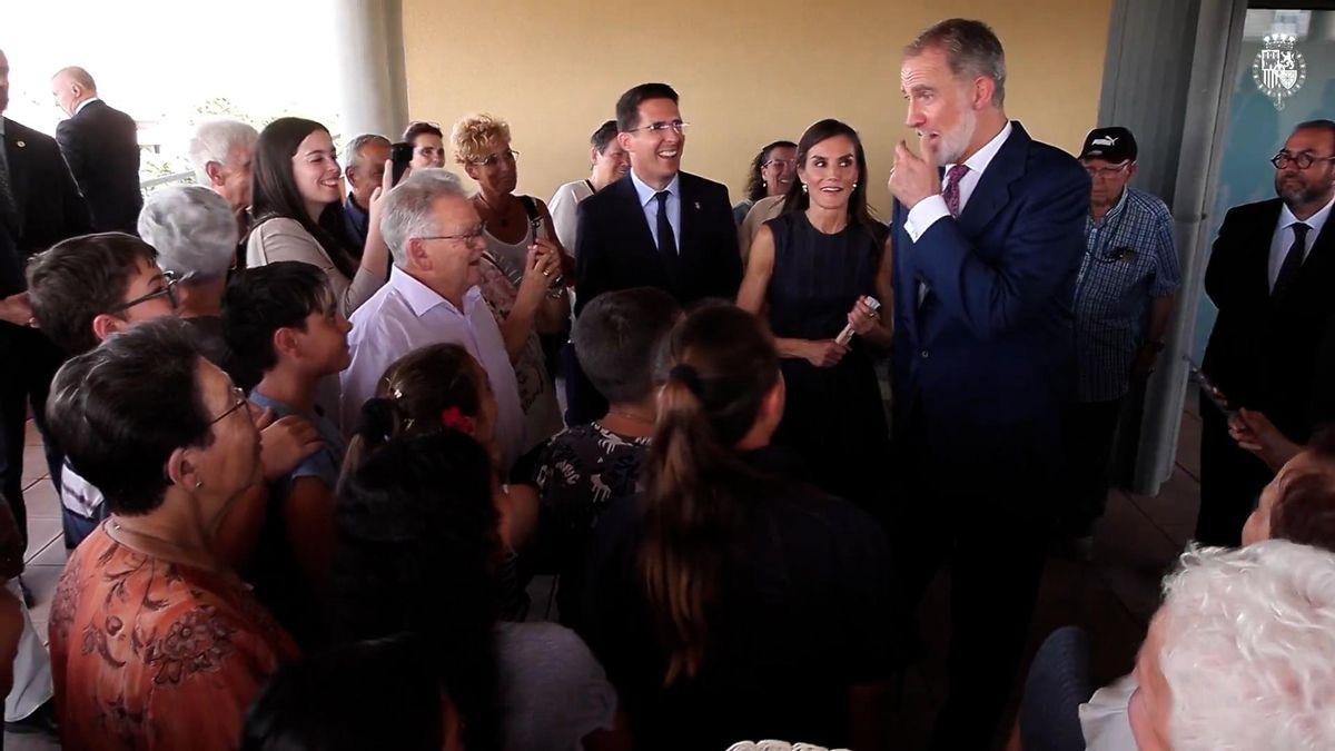 El momento viral del Rey con el niño que nació el día que le proclamaron rey.00 00 07 00.Imagen fija001