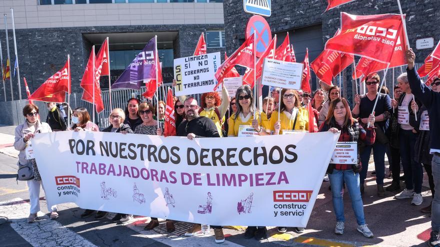 Nueva concentración en los juzgados de Elche de trabajadoras de Limpiezas Córdoba