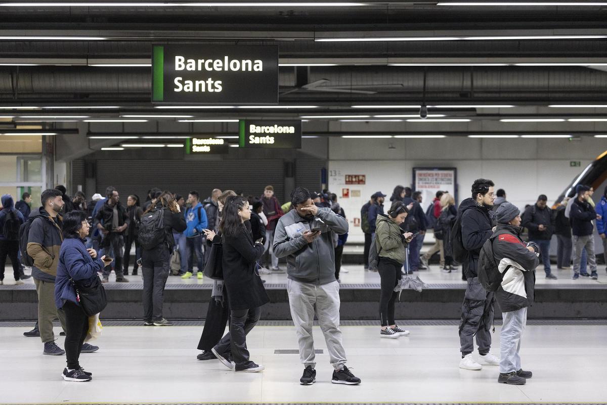 Así se ha vivido la huelga de Renfe en la estación de Sants de Barcelona