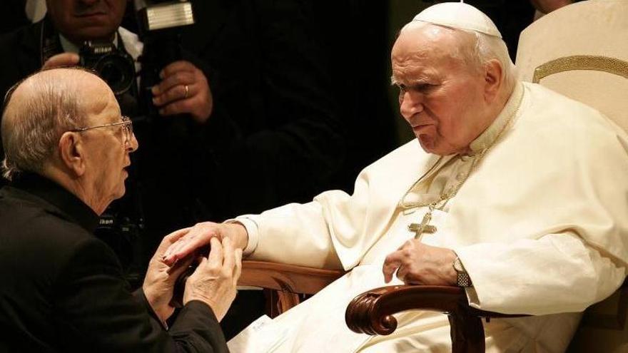 Una imagen de Marcial Marciel y Papa Juan Pablo II.