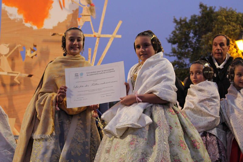 Entrega de los certificados de la Unesco a las Fallas infantiles