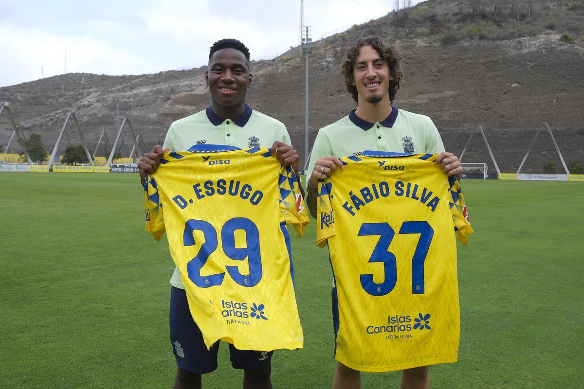 Fábio Silva y Dário Essugo.