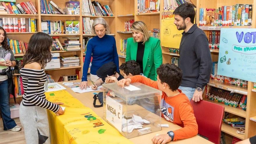 Los estudiantes votan desde
ayer la inversión de los
Presupuestos Participativos. a.c.