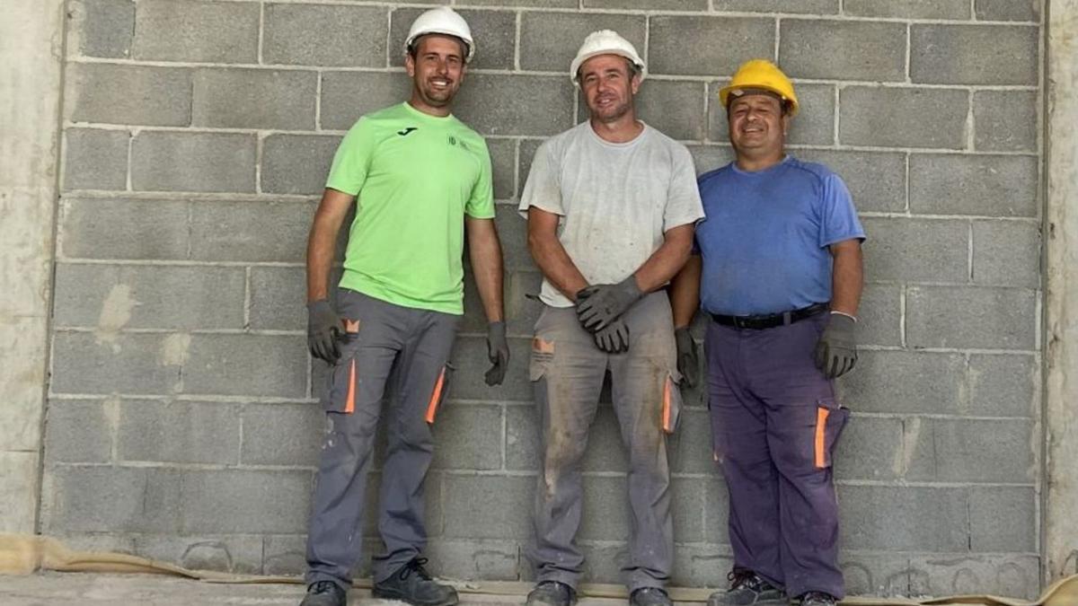 Trabajadores de la constructora.