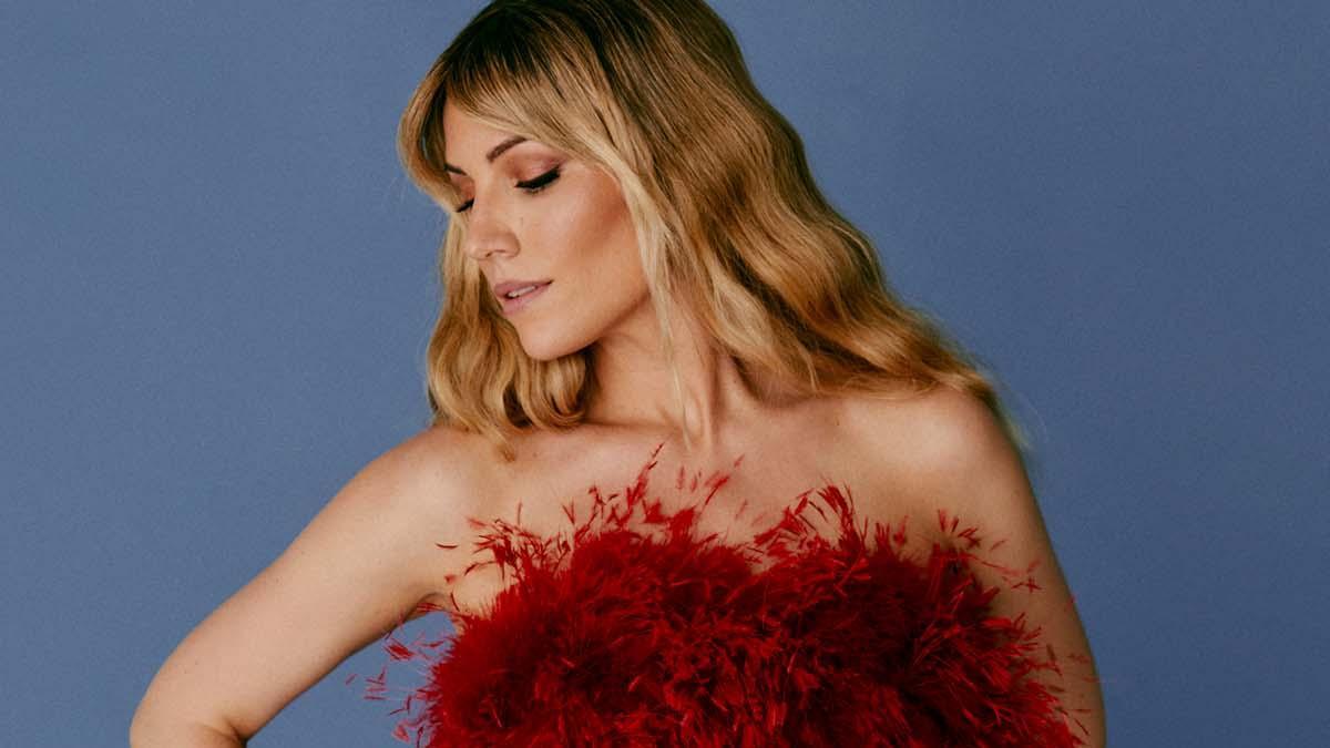 Edurne, con top de plumas para la campaña de 'Catarsis Deluxe'