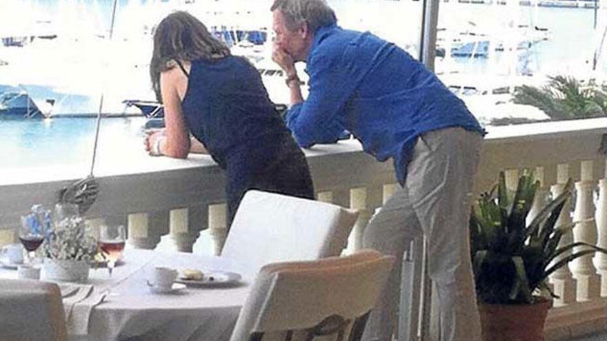 El actor Hugh Laurie, en la terraza del Bahía Mediterráneo.