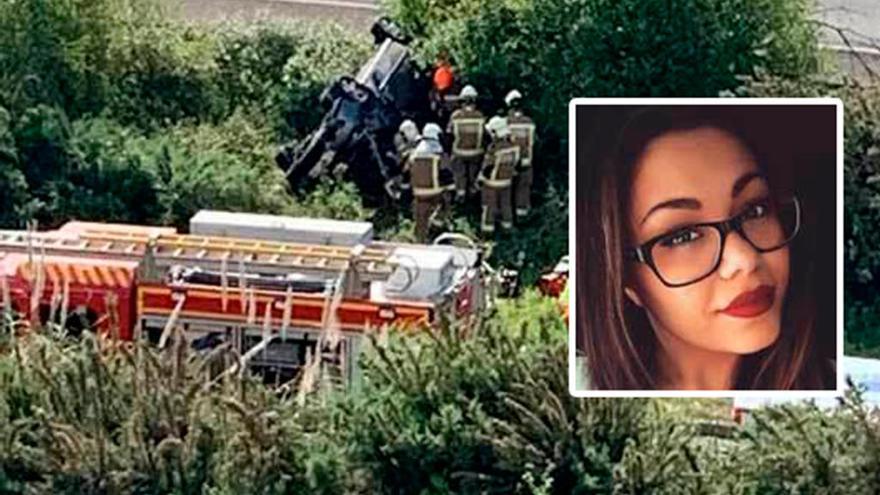 Bomberos en las tareas de recaste del coche volcado el pasado 26 de mayo en el acceso al HUCA.en el recuadro, la joven de 21 años fallecida, Nathaly Worman.