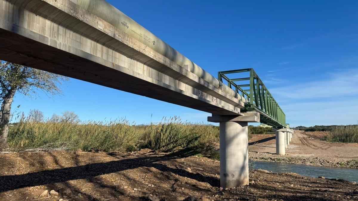 El nuevo colector instalado sobre el río Túria.