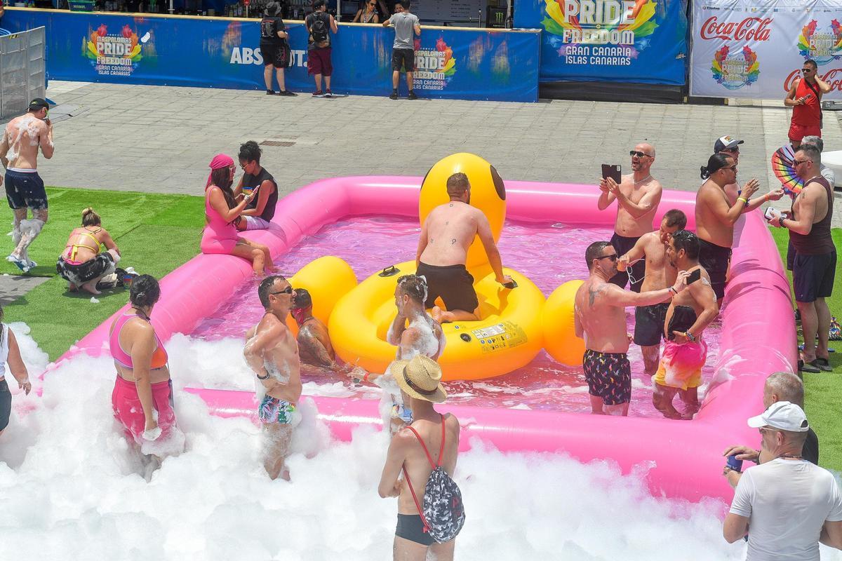 Fiesta de la espuma en el Maspalomas Pride 2024