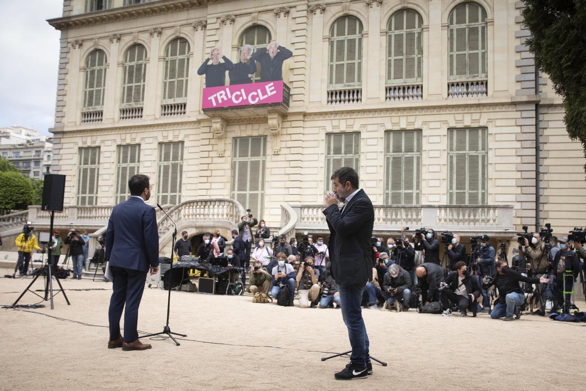 Pere Aragonès y Jordi Sánchez presentan el principio de acuerdo para desencallar la investidura y formar un gobierno de coalición.