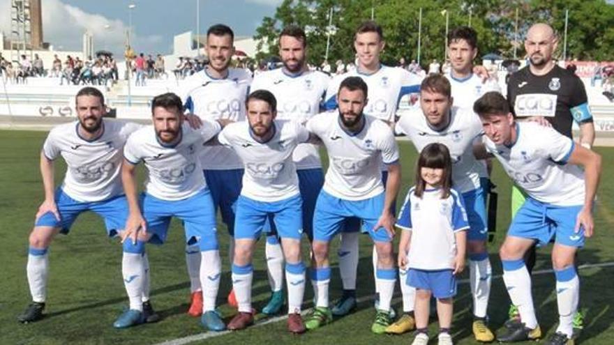 Once inicial de la UDE en un partido.