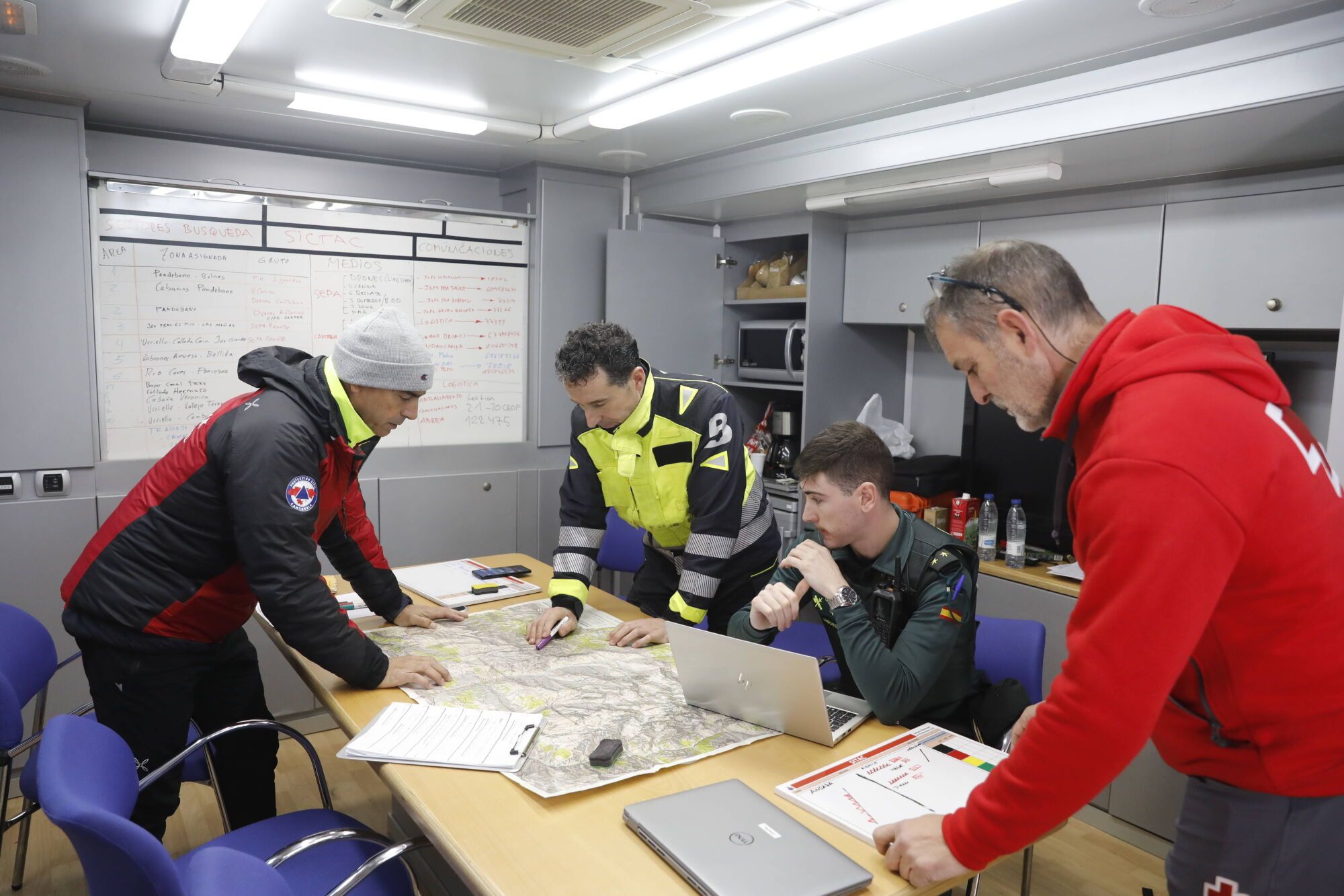 EN IMÁGENES: Así ha sido el dispositivo de rescate de Senen Turienzo, el joven desaparecido en los Picos de Europa