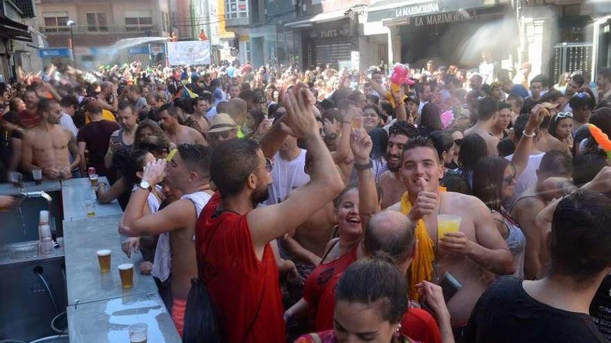 El ambiente en A Baldosa se prolongó hasta casi las cinco de la tarde. // Noé Parga