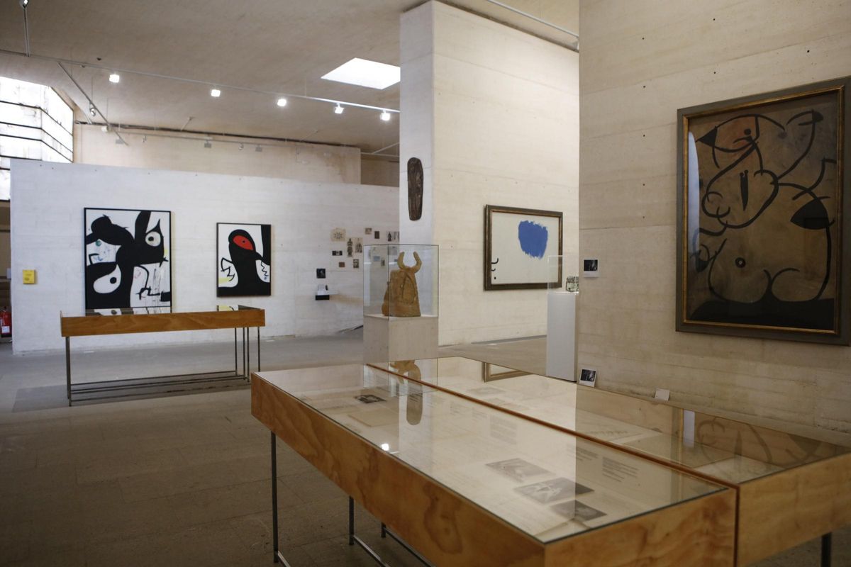 Ein Potpourri an Werken und Objekten gibt es in der Miró-Stiftung zu sehen.