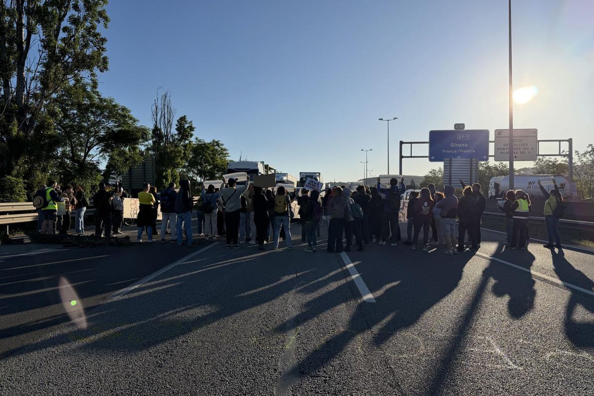 Afectacions al trànsit per la vaga de professors a Barcelona: fins a 7 quilòmetres de retencions a la Ronda de Dalt