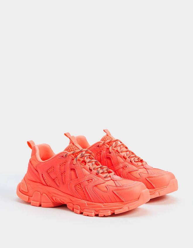 Deportivas fluor, de Bershka