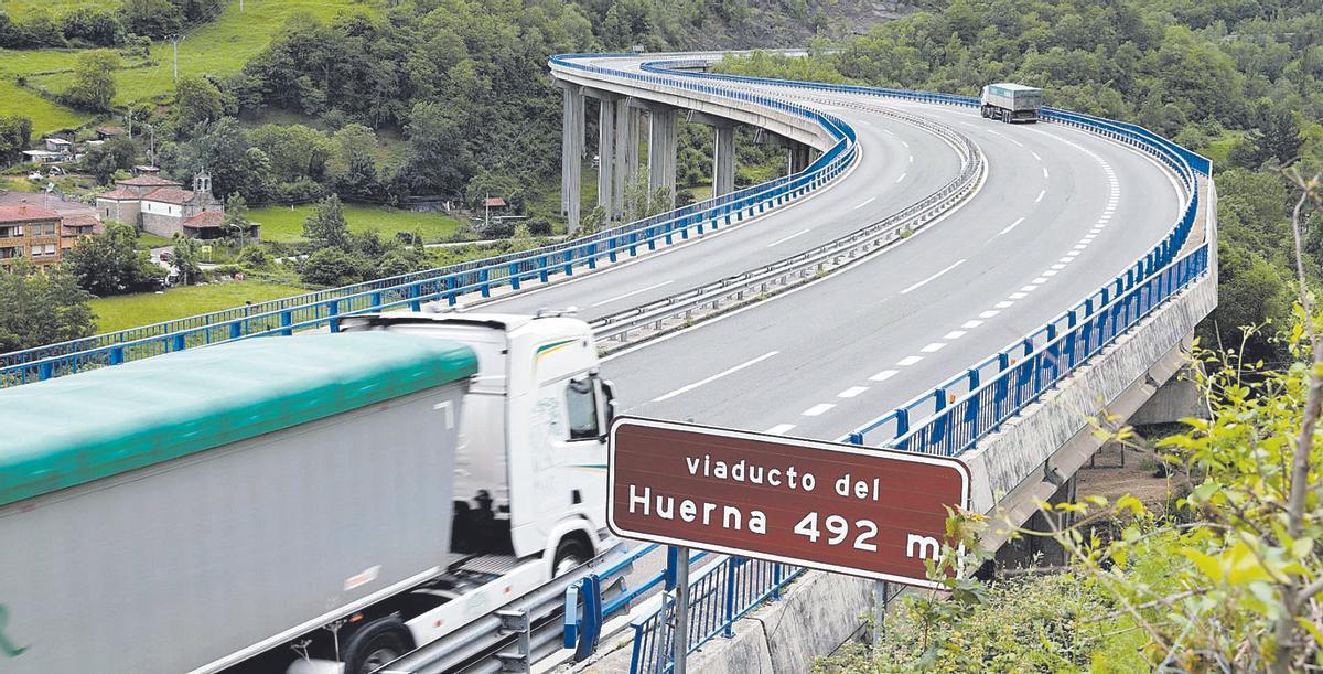 La autopista del Huerna, a su paso por el concejo de Lena