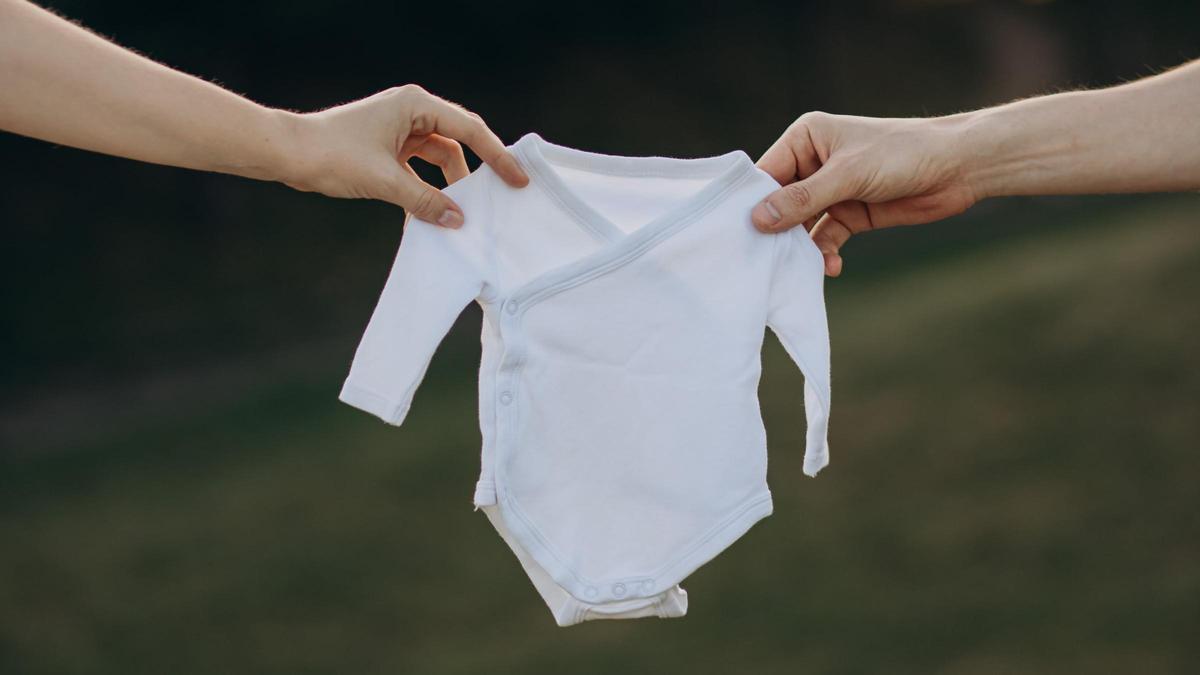 Trucos infalibles para eliminar manchas de todo tipo en ropa de bebé: baberos y prendas como nuevas