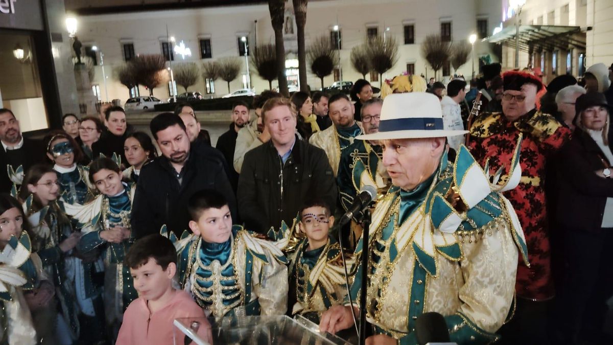 Vídeo | Así ha sido la inauguración del Paseo del Carnaval en Badajoz