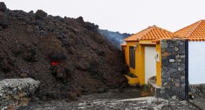 Una nova bretxa obre la novena colada al volcà de La Palma