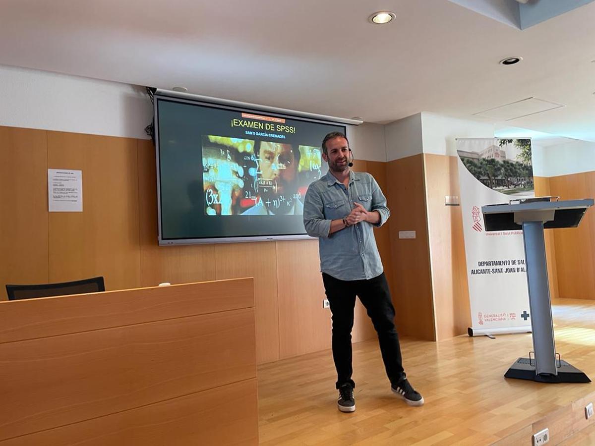 Santiago García Cremades, durante su ponencia &quot;Las matemáticas salvan vidas&quot;