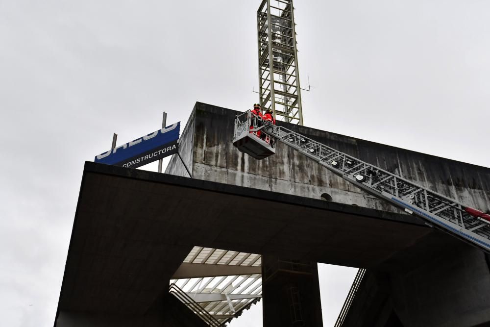 Temporal en Pontevedra | La borrasca Elsa levanta parte de la cubierta del estadio de Pasarón