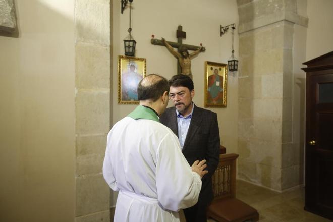 Barcala acude a Santa Faz a tranquilizar a los vecinos
