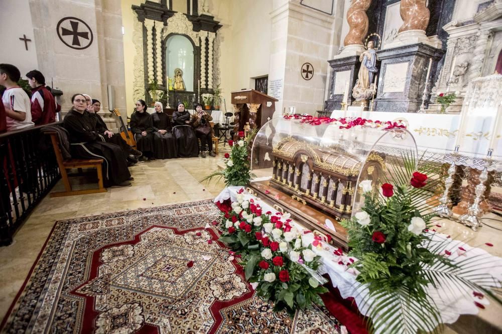 Las reliquias de Santa Teresa del Niño Jesús llegan al monasterio de Santa Faz.