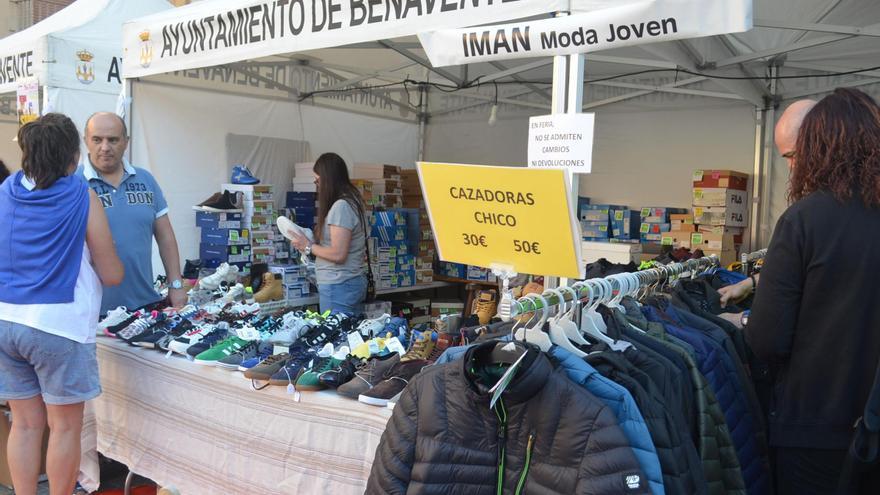 GALERÍA | Buena acogida de la Feria del Stock en Benavente