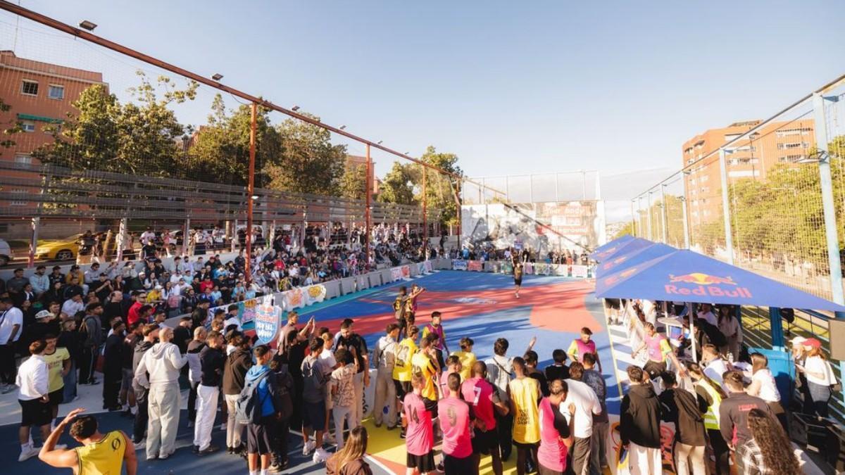 Nou Barris se rinde al fútbol callejero: así fue la clasificatoria de Red Bull Rey del Barrio en Barcelona