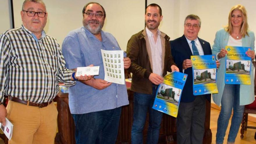 Juan José Domínguez, Jenaro Soto, Ángel García, Ángel Iglesias y Aurora Cienfuegos, en la presentación de la muestra.