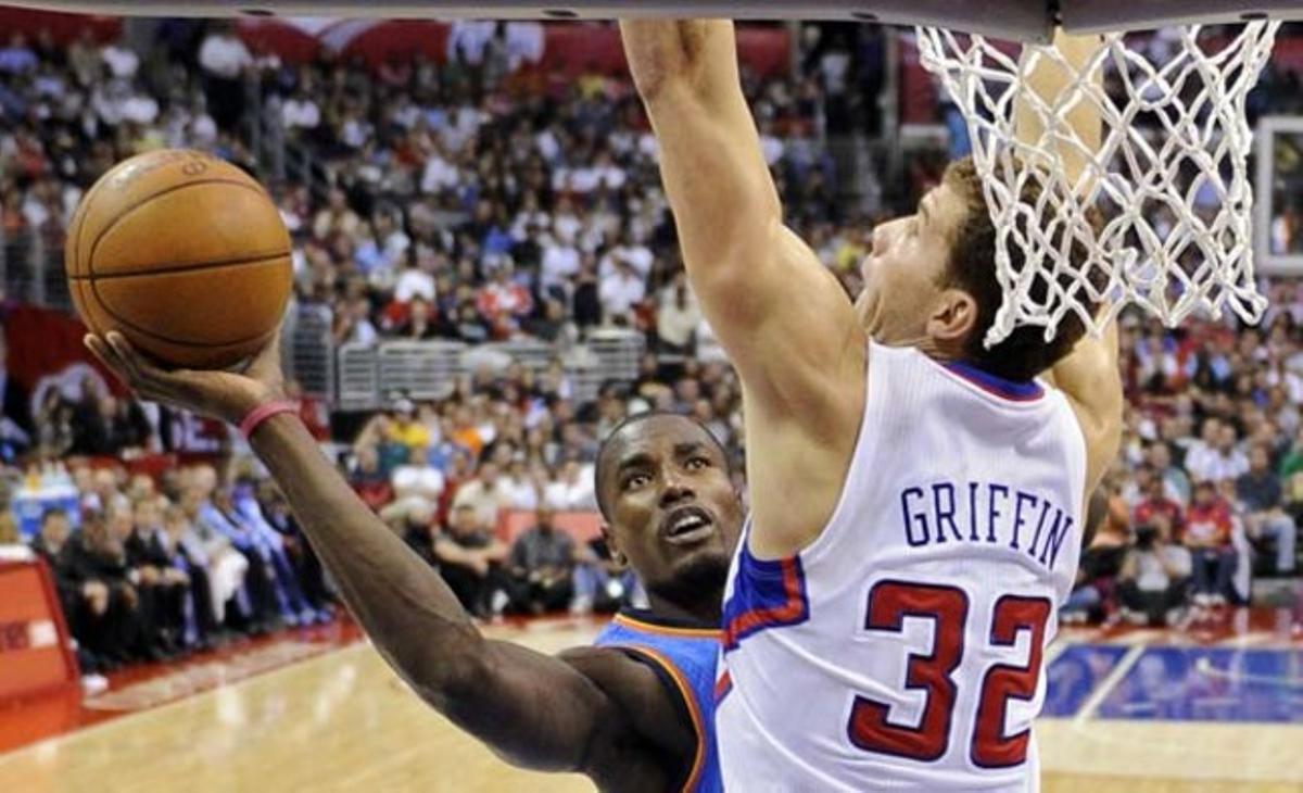 Jugadors de l’Oklahoma City Thunder i de Los Angeles Clippers s’enfronten durant la jornada d’ahir a la NBA.